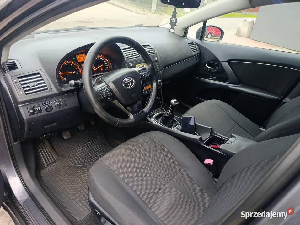 Toyota Avensis polski salon ładny stan Chorzów