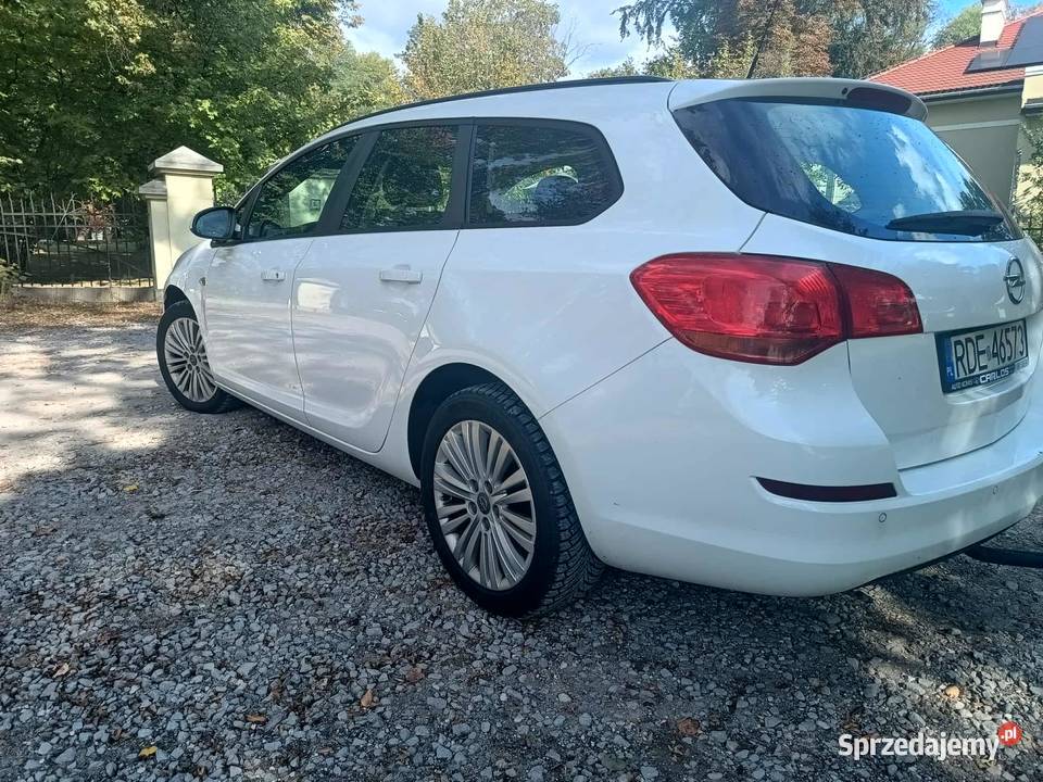 Opel Astra j Sport Tourer 17 cdti HAK biały Dębica
