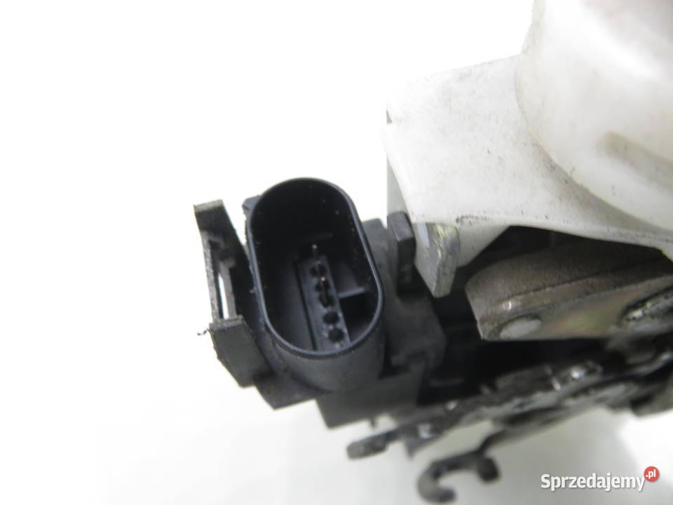 ZAMEK PRAWY PRZEDNI AUDI A3 8L