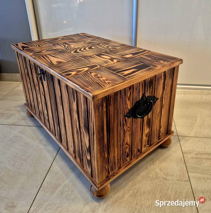 Skrzynia kufer z drewna opalanego