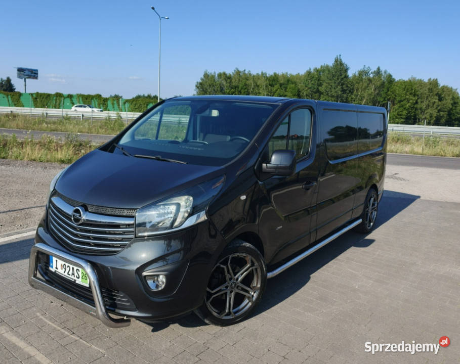 Opel Vivaro ładny Opel Vivaro 2015 elektryczne szyby Lipówki
