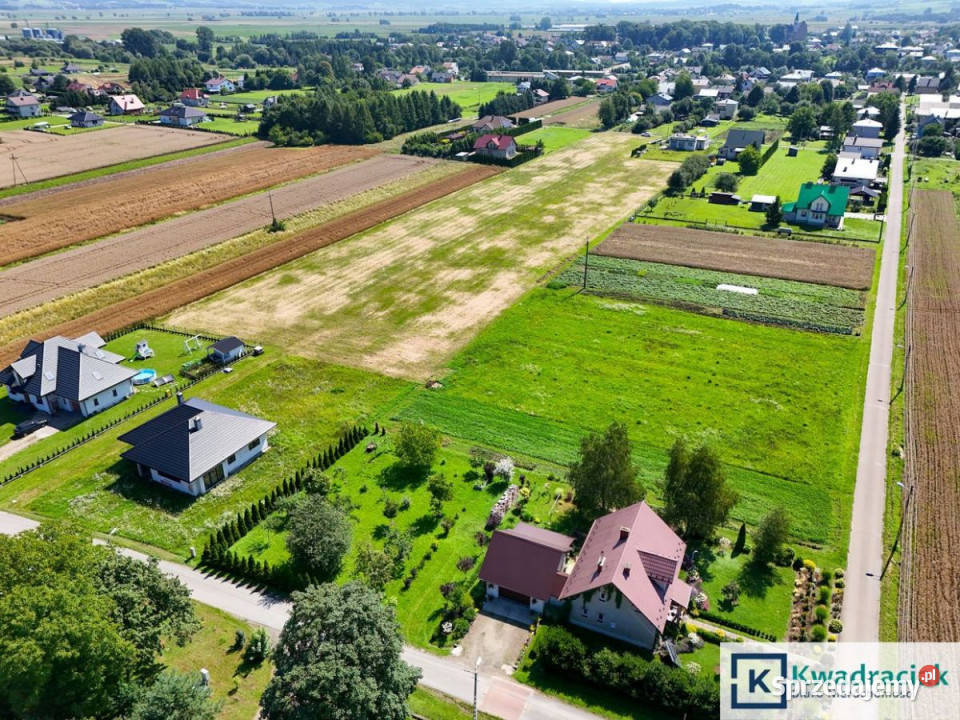 sprzedaży działki Besko 1300m2 prąd