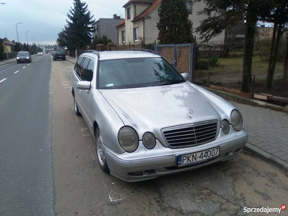 MercedesBenz E klasa W210 kombi radio / CD Słupca sprzedam