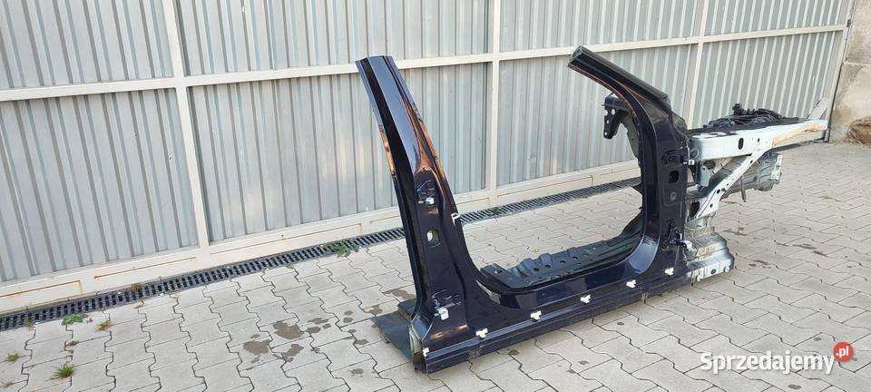 MERCEDES W205 SEDAN ĆWIARTKA PODŁUŻNICA PRAWY