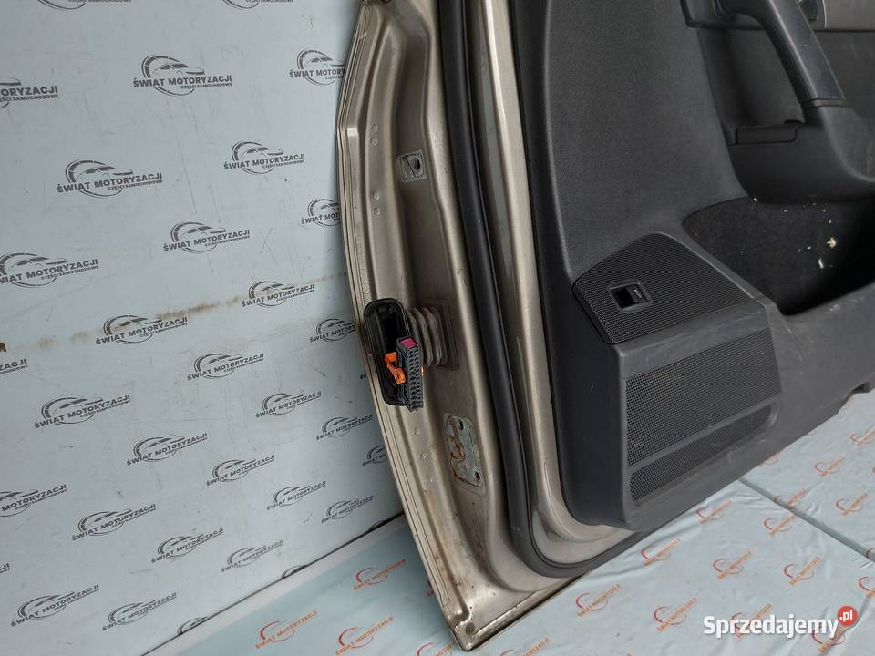 VW PASSAT 20 TDI 13r drzwi prawe przód 120 Kielce