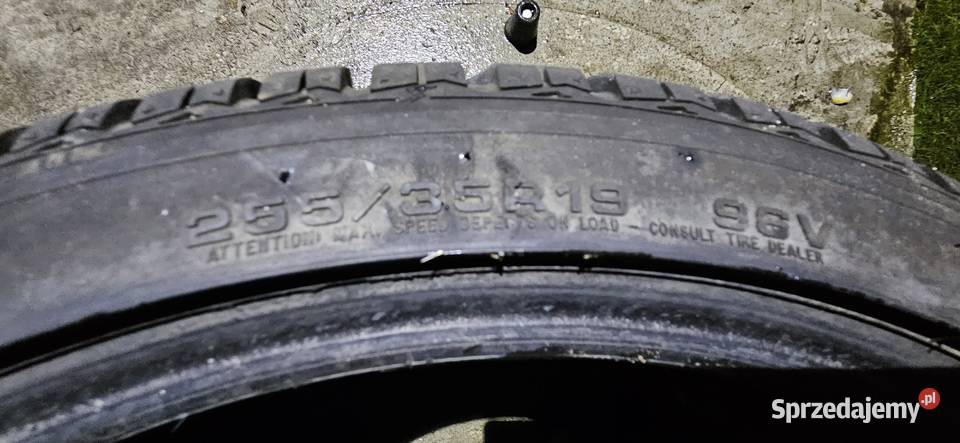 Opony zimowe 2x Goodyear ULTRAGRIP 25535R19 Samochodowe Łask