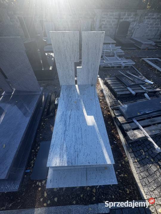 Tani pomnik z montażem Głogów