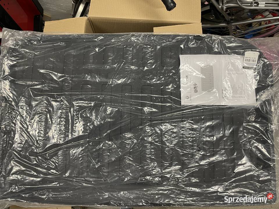 Mata do bagażnika Renault OE guma 8201724445 łódzkie Zgierz