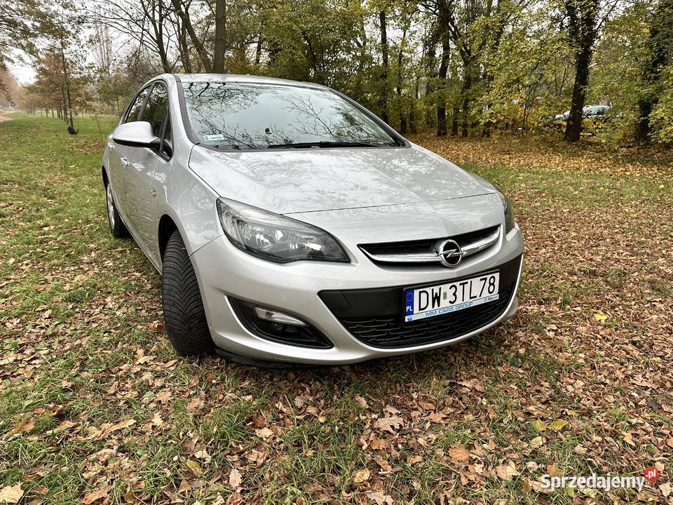 Opel Astra J 2018 Sedan 14 LPG ekonomiczny Lubań