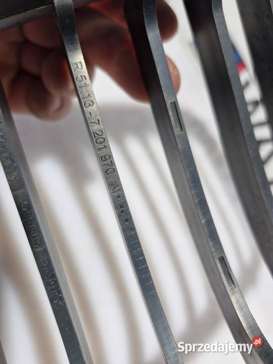 BMW E90 E91 NERKA GRILL KRATKA PRAWA ATRAPA