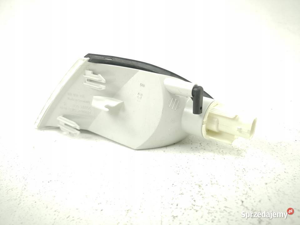 KIERUNKOWSKAZ PRAWY PRZÓD MITSUBISHI CARISMA sprzedam