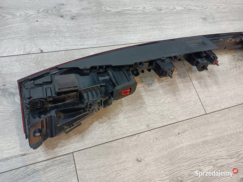 AUDI ETRON 4KE LAMPA KLAPY TYŁ BLENDA ŚRODKOWA sprzedam