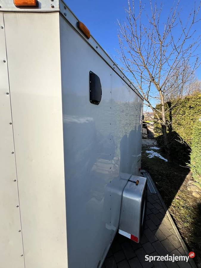 Przyczepka osobowa 750 lekka zabudowana Jasło