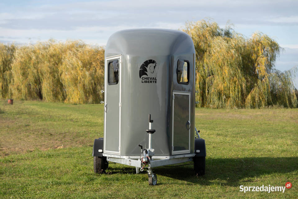 Przyczepa dwóch koni