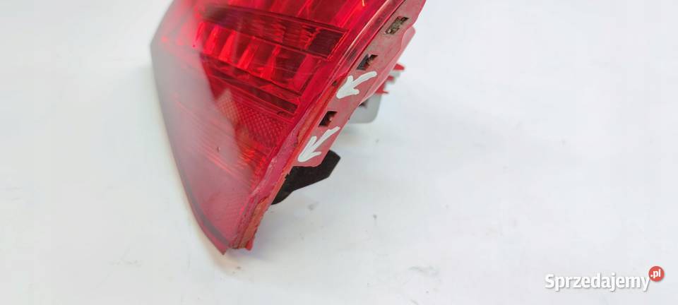 LAMPA PRAWY TYŁ W KLAPĘ AUDI A4 B8 KOMBI LED Przystajń sprzedam
