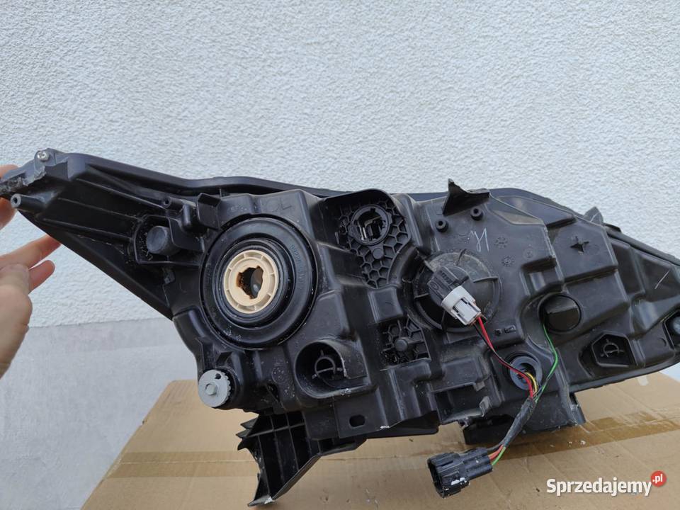 Lampa lewa Nissan Qashqai 2 J11 soczewka H11