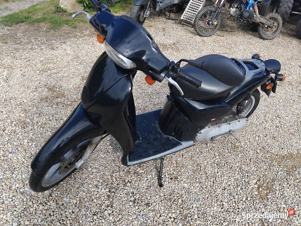 Aprilia Scarabeo 50 czarny Konina