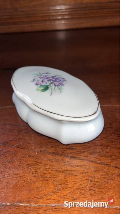 Puzderko W delikatnym kolorze ecru Z różyczką