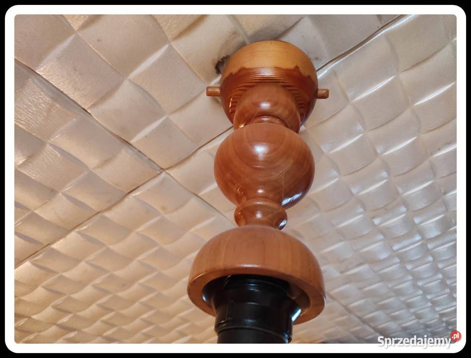 Drewniana lampa zdobiona bez klosza Płock