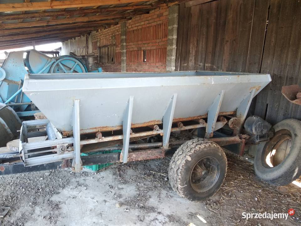 Rozsiewacz nawozuwapna RCW3 taśmowy Sikorzyce