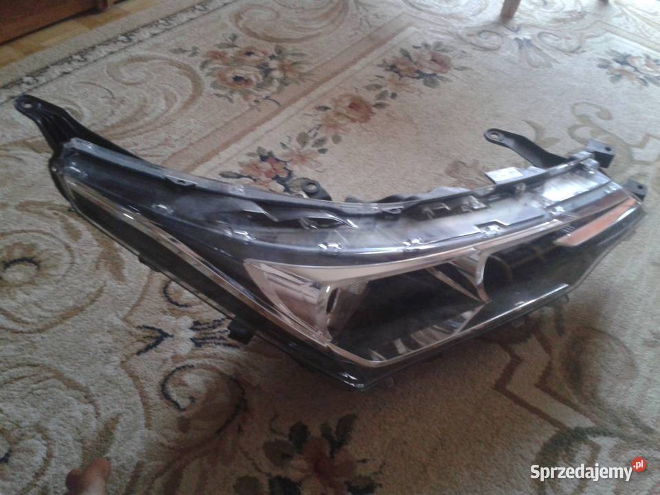 PRAWY REFLEKTOR TOYOTA COROLLA 81130-02L50