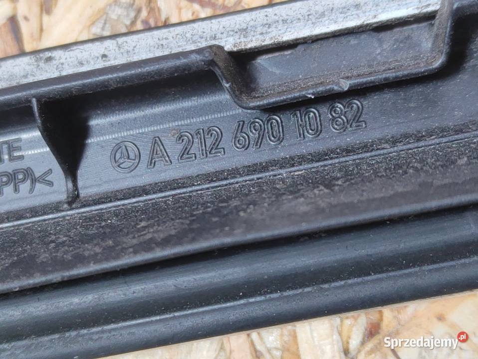 Listwa Szyby Czołowej Prawa Mercedes EKlasa W212 osobowe Pleszew