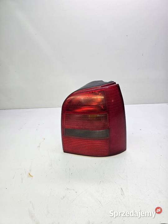 LAMPA PRAWY TYŁ W BŁOTNIK AUDI A4 B5 AVANT śląskie Przystajń