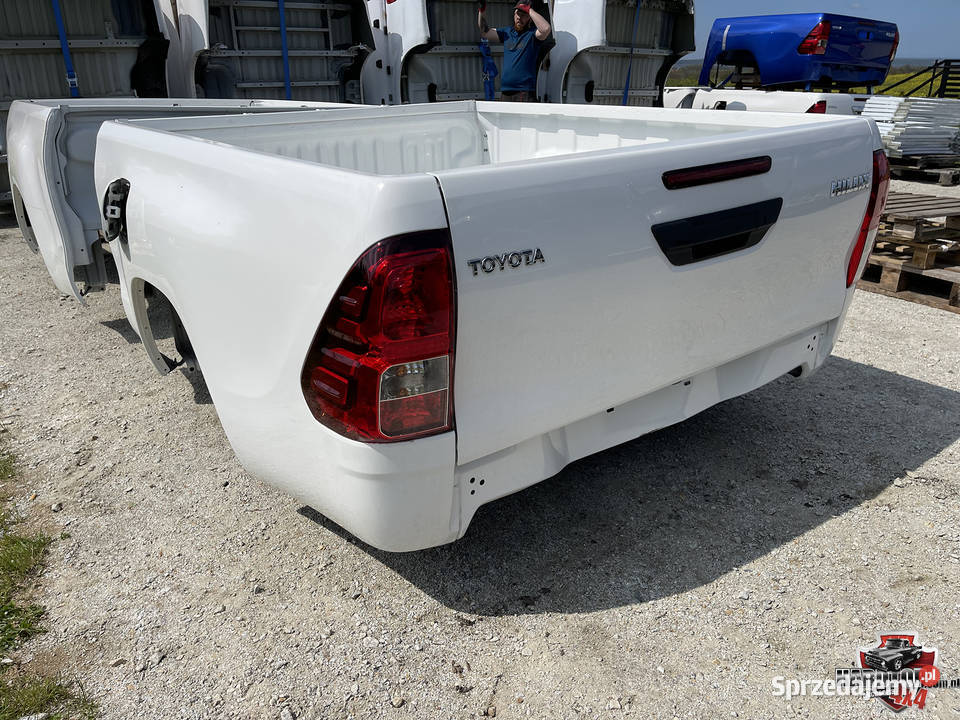 Paka Toyota Hilux przestrzeń załadunkowa Toyota Pasłęk