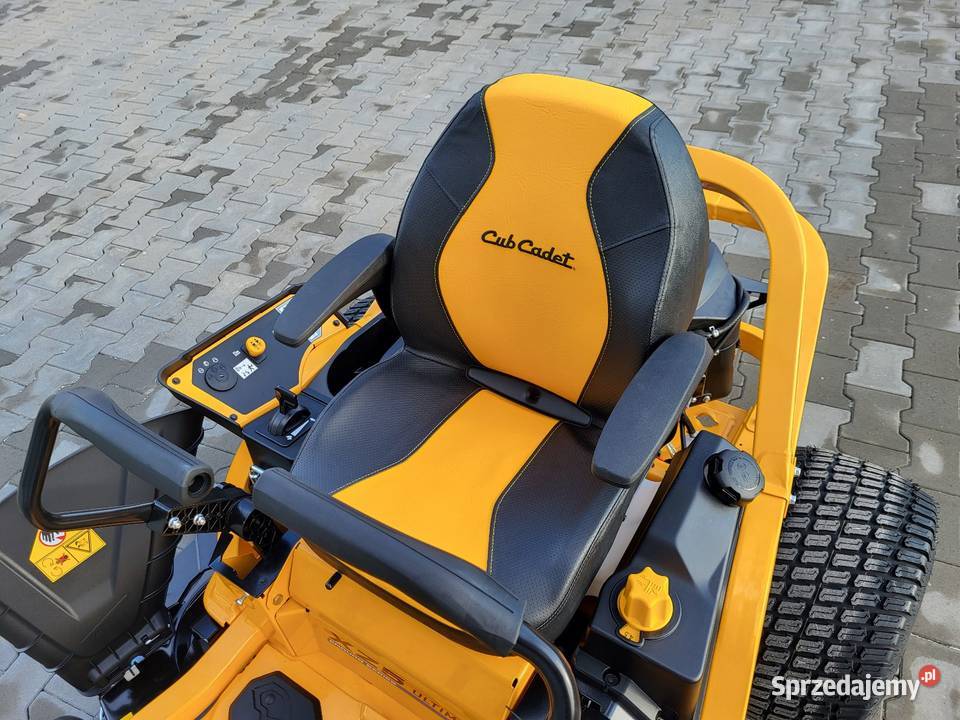Cub Cadet XZ5 L137 Ultima ZeroTurn traktorek Dymki