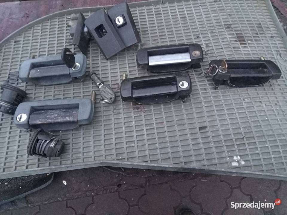 Fiat 126p klamki zewnetrzne zamek tyl korek wlew Stalowa Wola