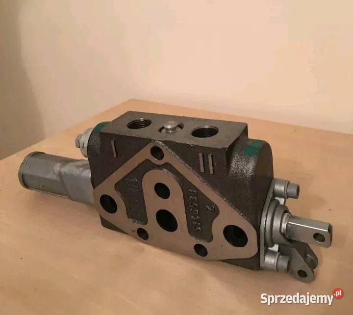 Sekcja rozdzielcza hydraulicznego Holland Łowicz