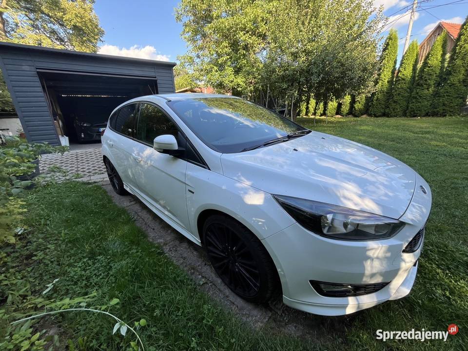 Ford Focus MK3 STline bezwypadkowy polski salon Zarejestrowany w Polsce sprzedam