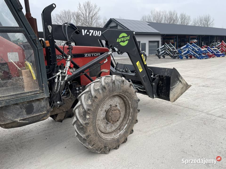 Ładowacz czołowy firmy Agrosped model V700 Strzegom