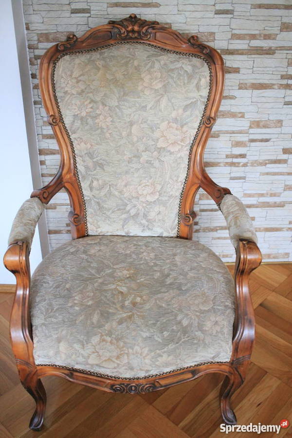 Pięknie zdobiony fotel klasyczny ręcznie Pszczyna
