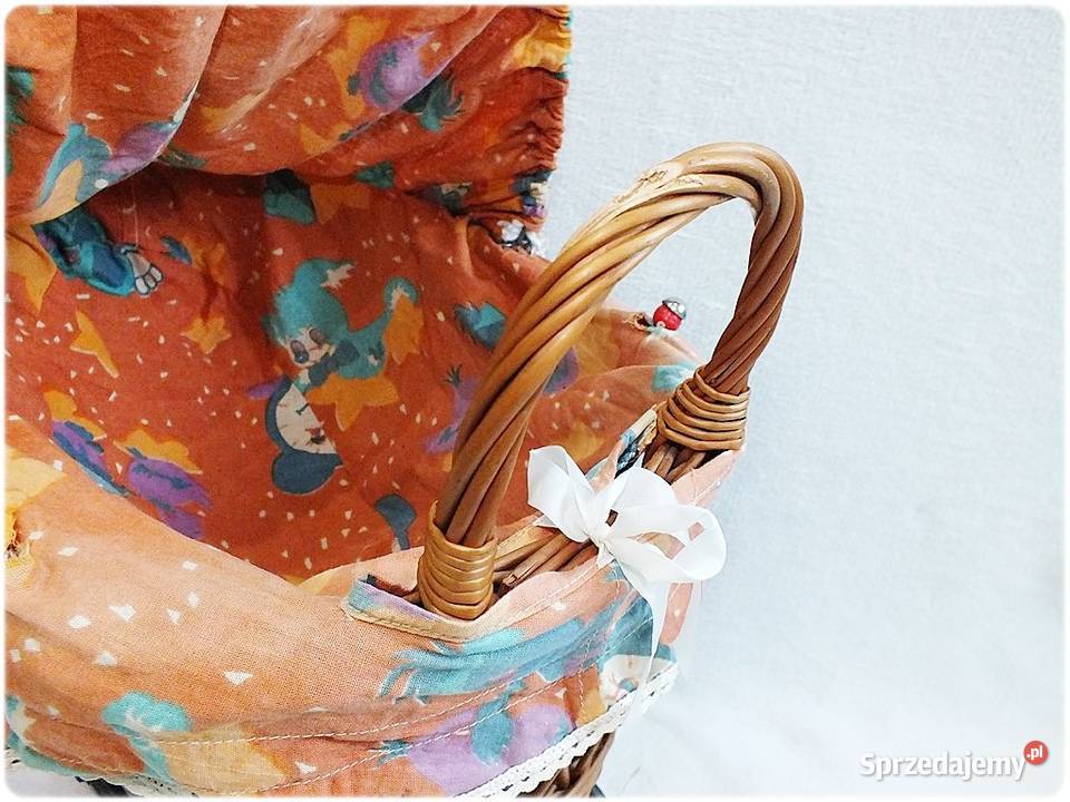 Stary Wózek wiklinowy lalek z lat 70 Idealny do Żary