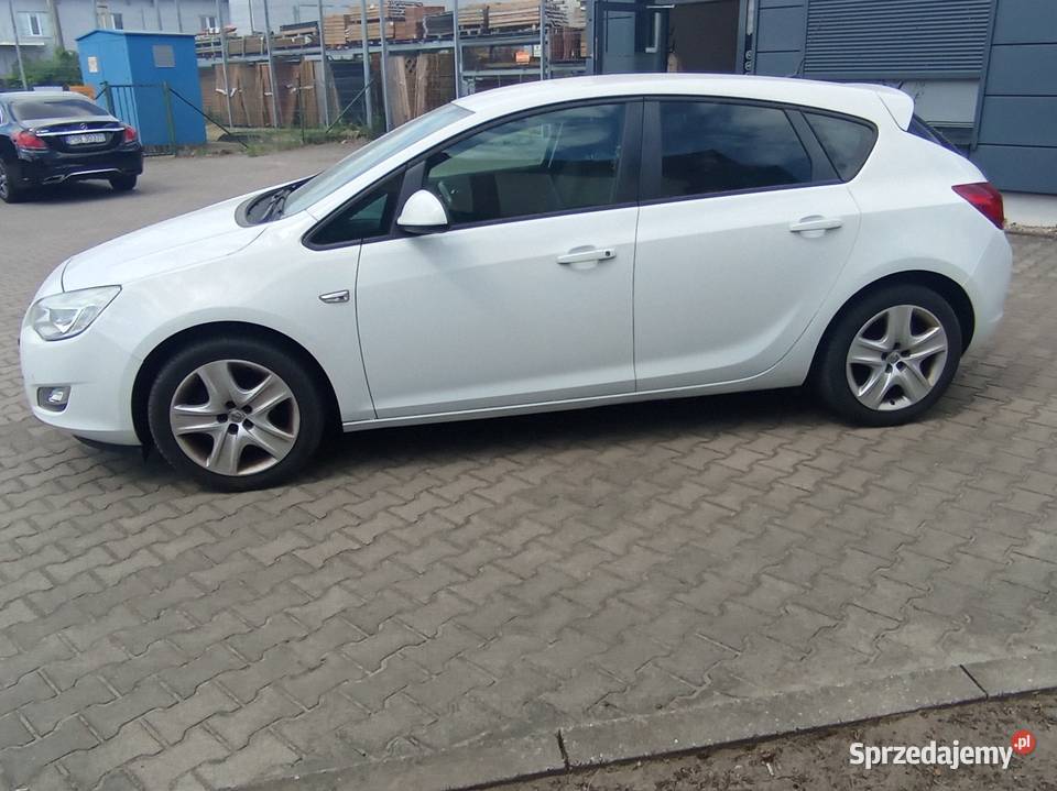 Opel astra J 14 benzyna 120 bogata wersja Poznań