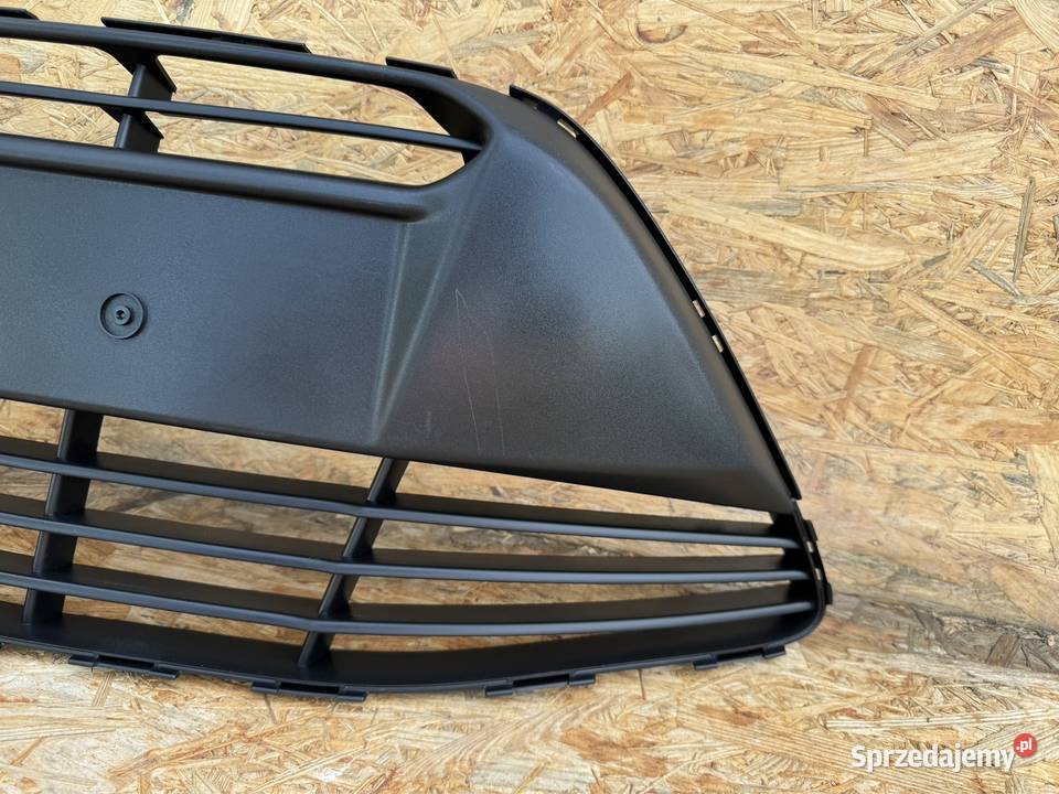 Środkowa kratka zderzaka przód c mk2 1014