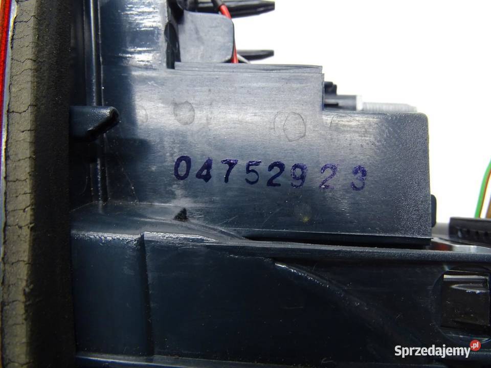 LAMPA PRAWY TYŁ PRAWA TYLNA W KLAPĘ BMW F30 F31 osobowe małopolskie