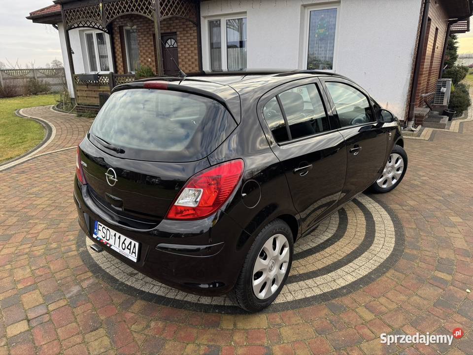 Opel Corsa 2010 Benzyna 12 wielofunkcyjna kierownica Drezdenko sprzedam