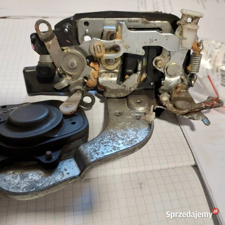 Zamek Toyota Corolla E11 Drzwi Prawe Łazy