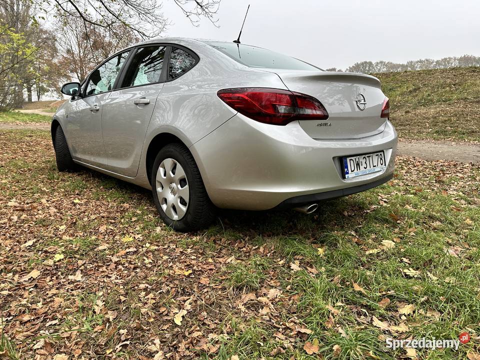 Opel Astra J 2018 Sedan 14 LPG ekonomiczny benzyna+LPG Astra Lubań