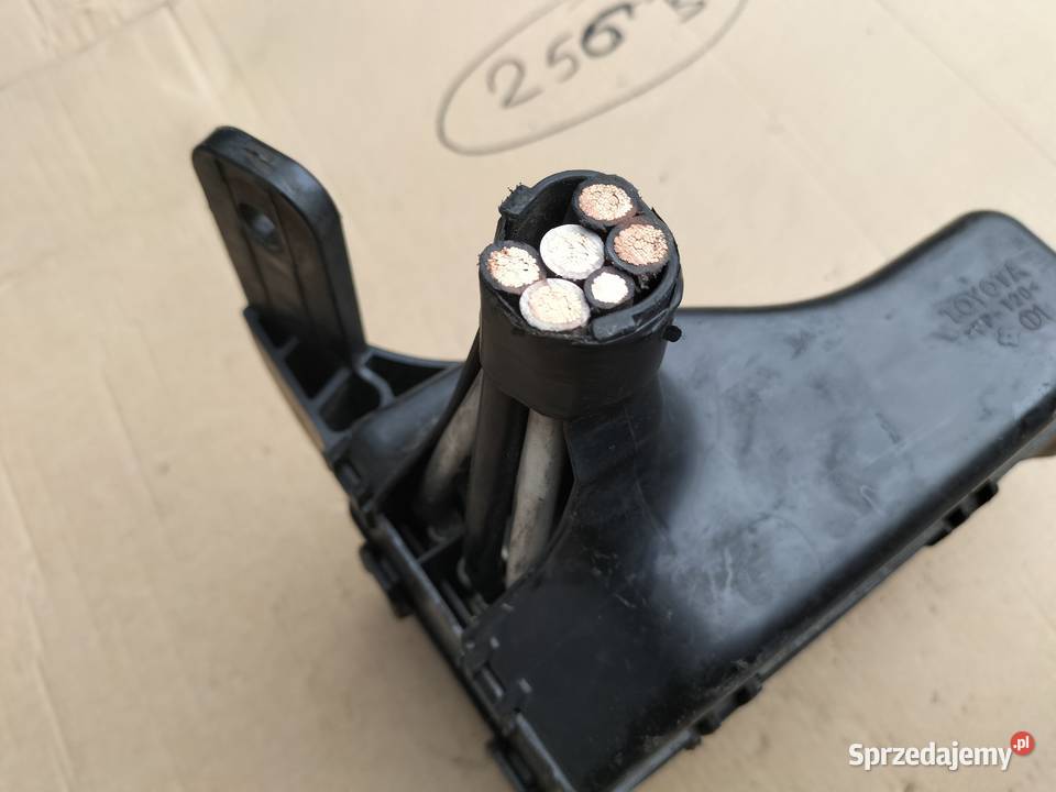 TOYOTA AVENSIS T25 20 D4D SKRZYNKA BEZPIECZNIKÓW Kamień-Kolonia