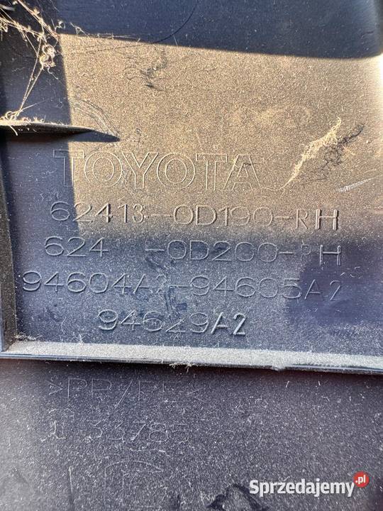 Osłona słupka środkowego prawa TOYOTA YARIS III osobowe sprzedam