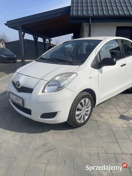 Toyota Yaris 10 benzyna 69 140 Ekonomiczne i Rosochata sprzedam