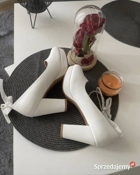 Nowe śliczne buty zdobione inna Skawina