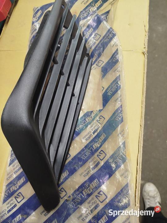 Wlot powietrza boczny Fiat 126p FLEL Klucze