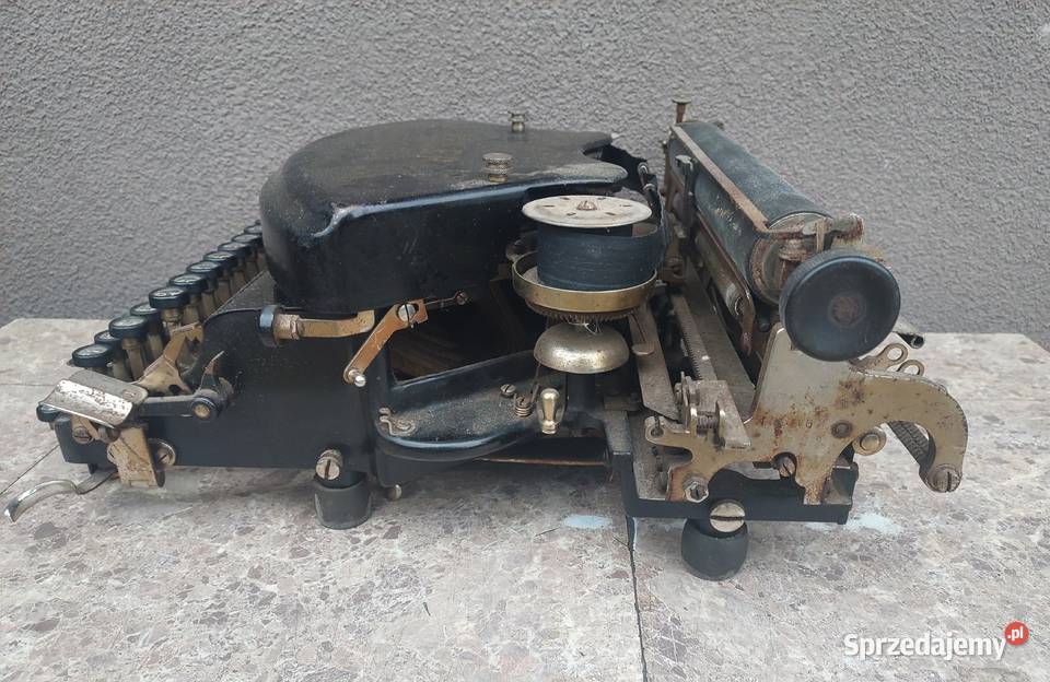 Stara maszyna do pisania gabinetowa Adler model