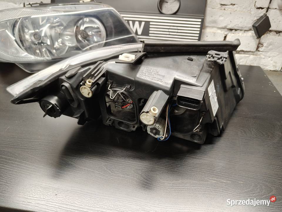 Bmw e90 lampa przednia lewa tyc Europa sprzedam