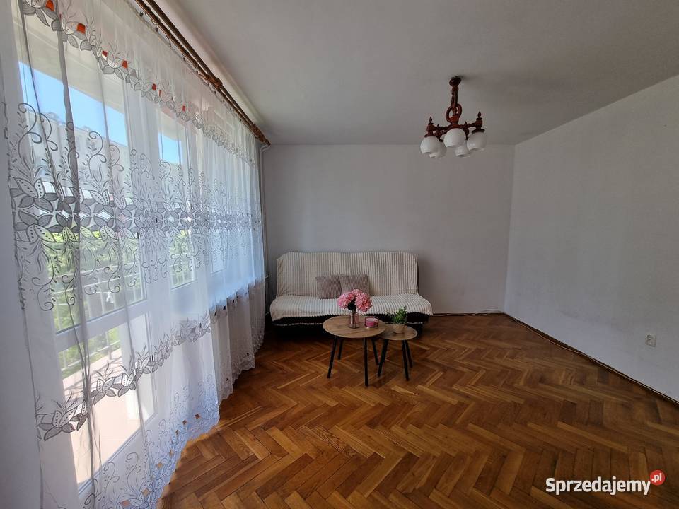 Mieszkanie 305 m z oddzielną kuchnią i balkonem Kraśnik sprzedam