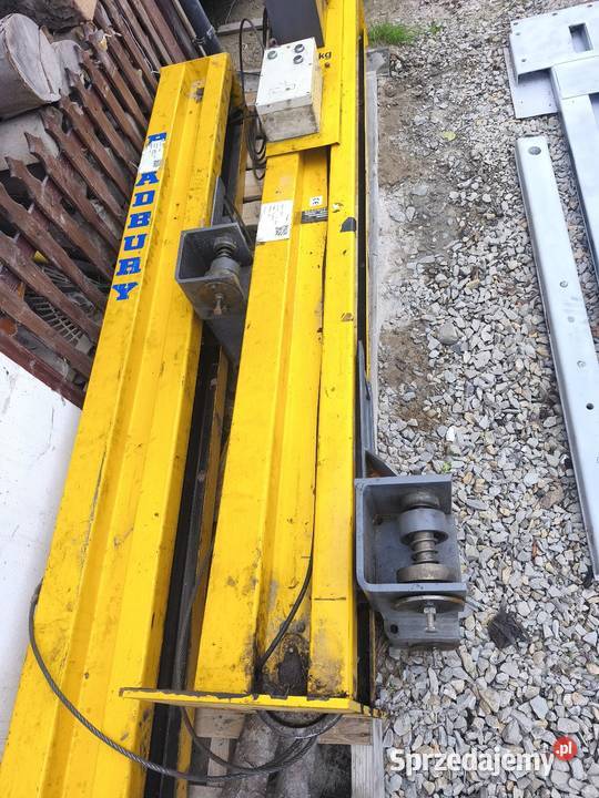 Podnośnik dwukolumnowy samochodowy hydrauliczny